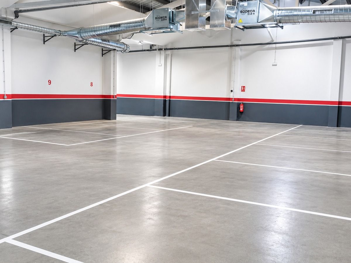Plaza de parking numerada en garaje comunitario cerrado en Lleida